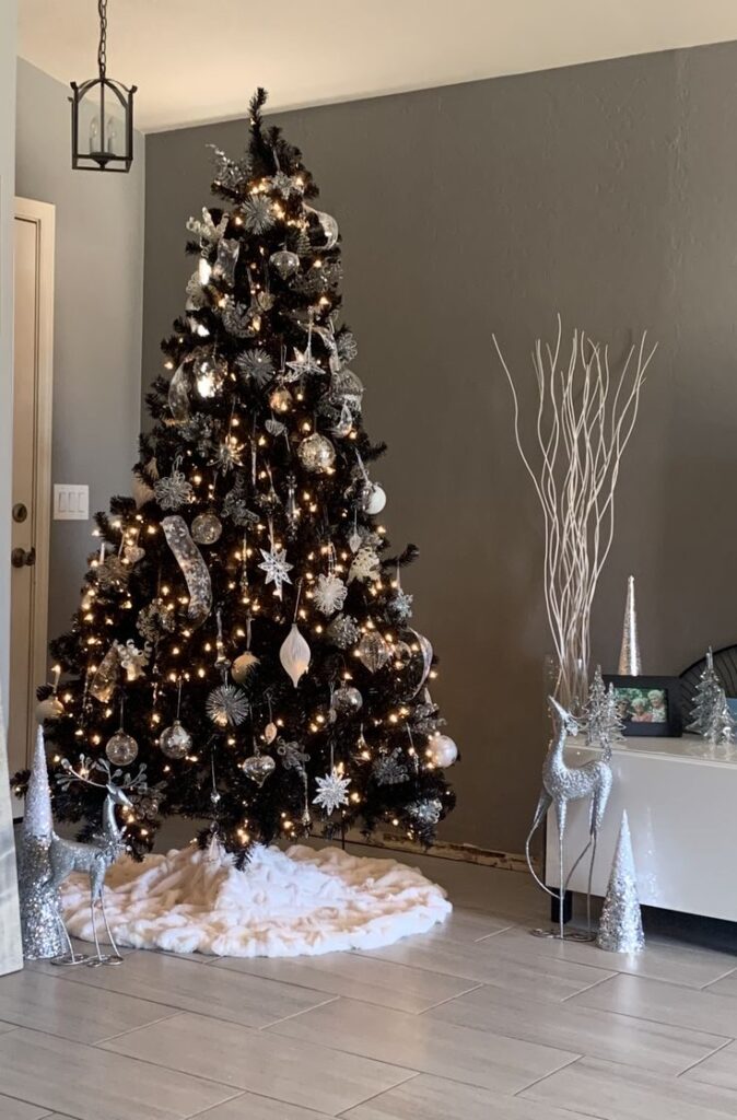 15 Black Christmas Tree Decoration Stylish Ideas you have to Try