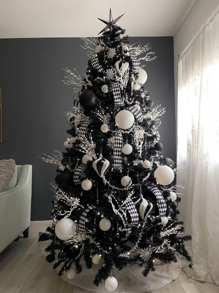 15 Black Christmas Tree Decoration Stylish Ideas you have to Try