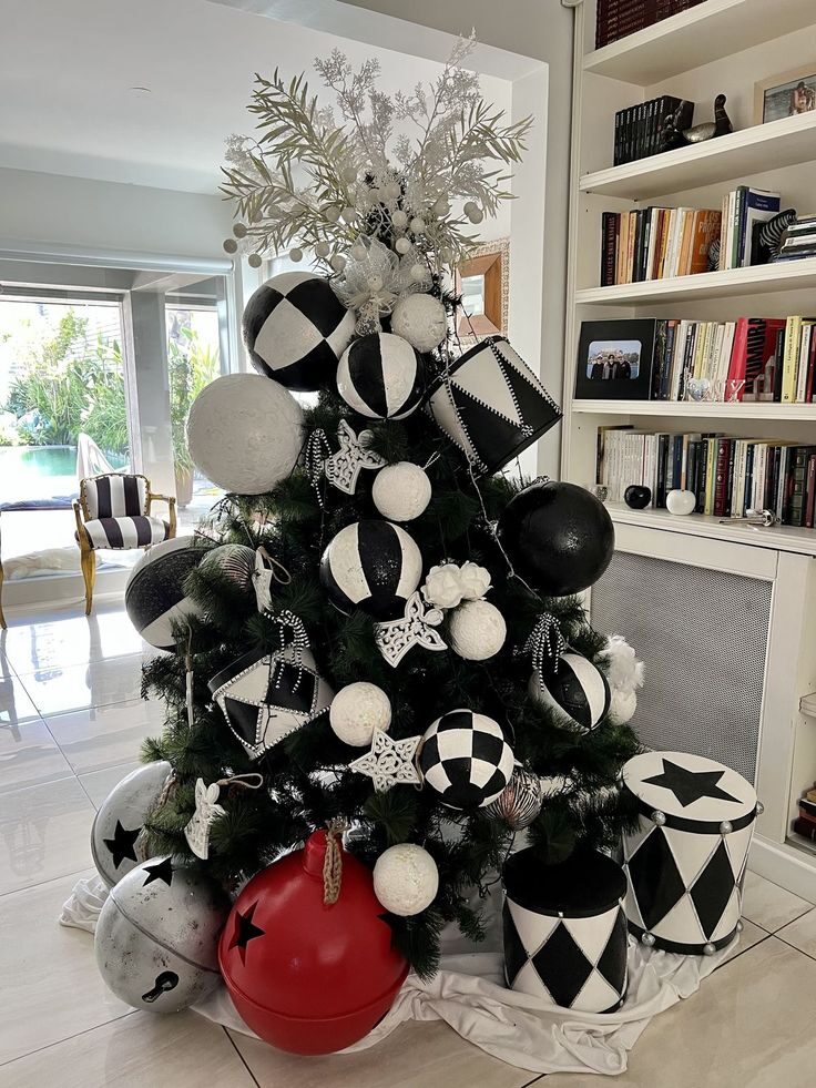 15 Black Christmas Tree Decoration Stylish Ideas you have to Try